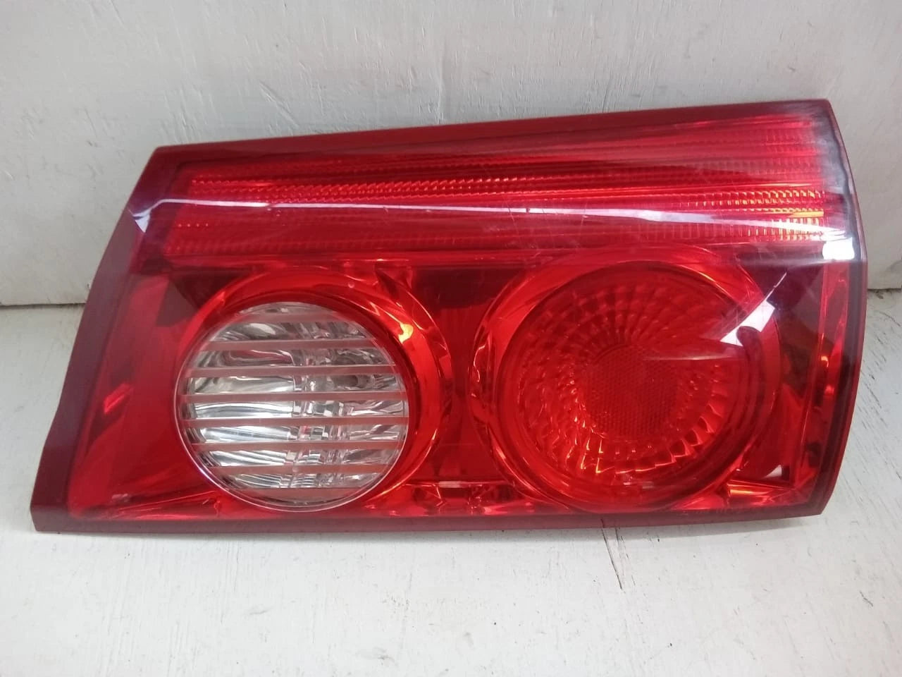 2006-2010 TOYOTA SIENNA LID TAIL LIGHT REAR LAMP RIGHT PASSENGER SIDE 81680AE020