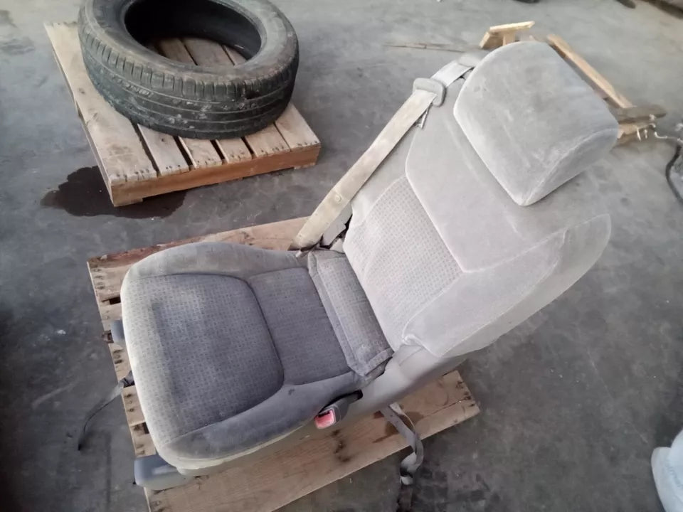 TOYOTA SIENNA REAR SECOND 2ND ROW MIDDLE JUMP SEAT