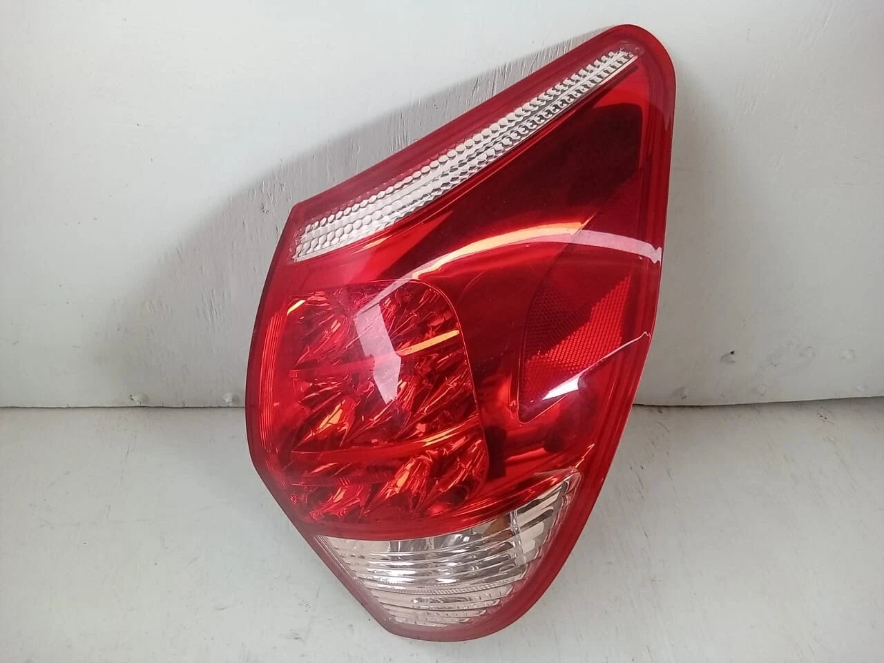 2006-2008 TOYOTA RAV4 TAIL LIGHT REAR LAMP RIGHT PASSENGER SIDE 81561-42100