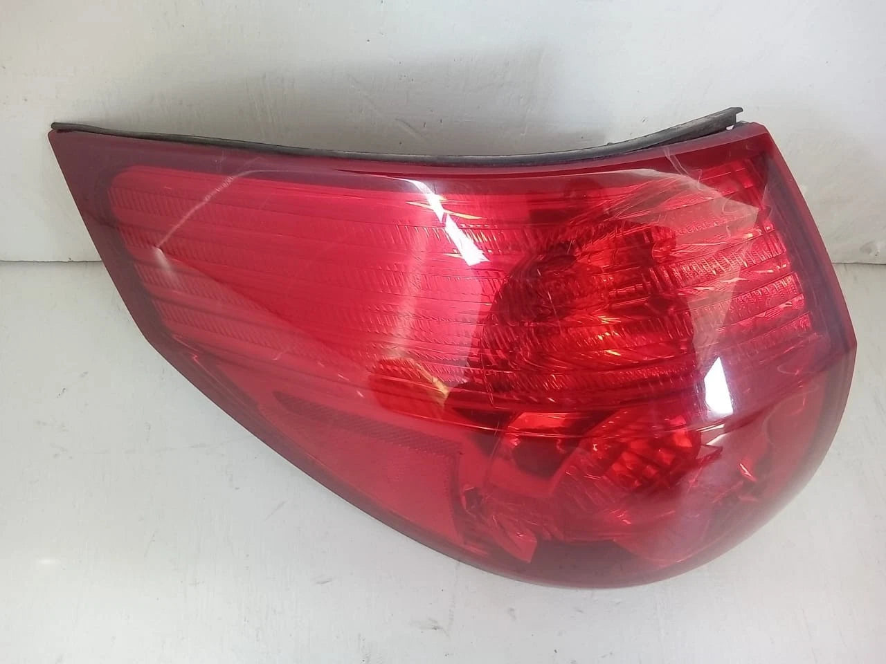 2006-2010 TOYOTA SIENNA TAIL LIGHT REAR LAMP LEFT DRIVER SIDE 81560AE020