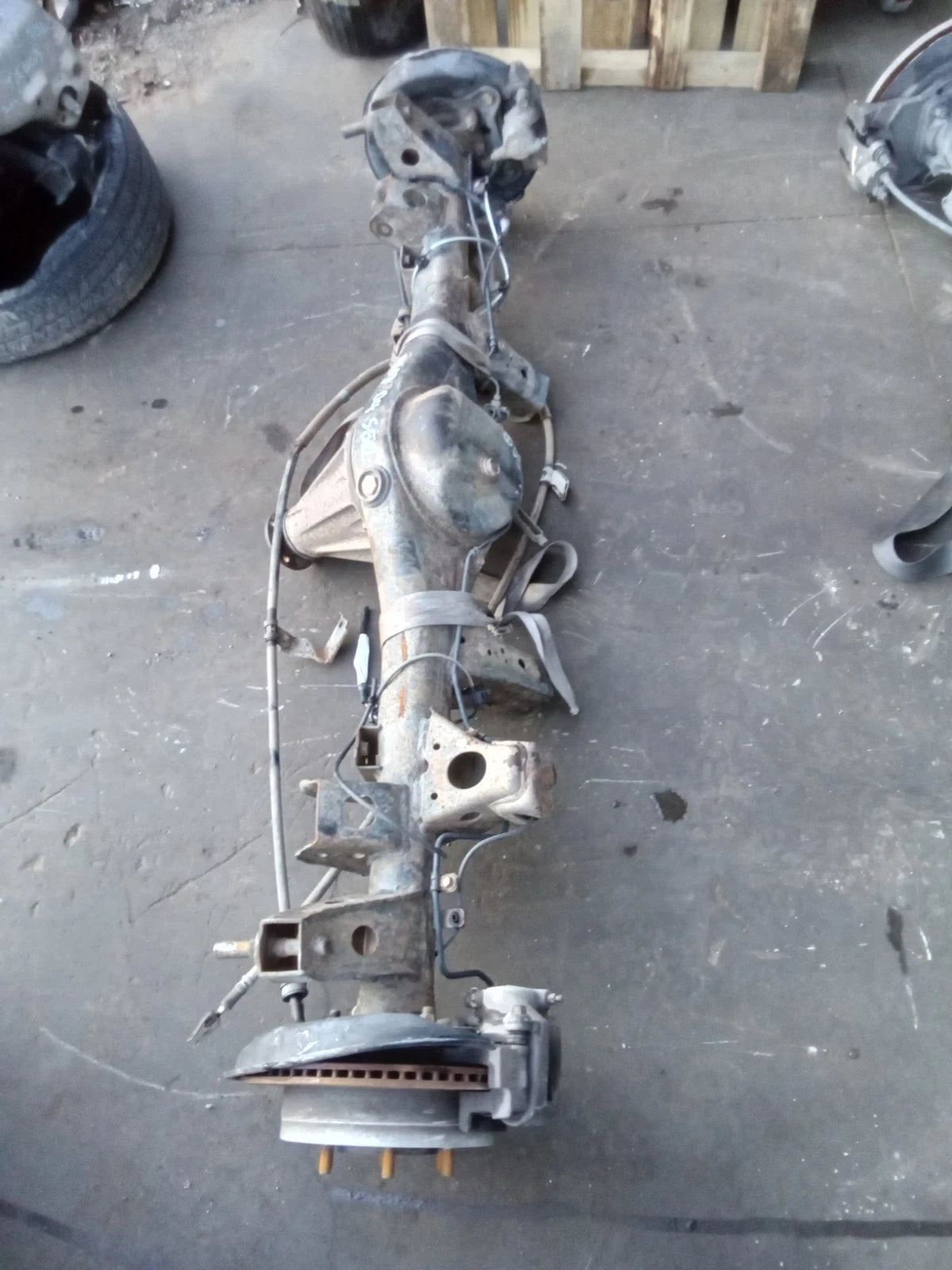 01 02 03 04 TOYOTA SEQUOIA REAR END DIFFERENTIAL AXLE CARRIER A/TM A01A 4WD 4X4