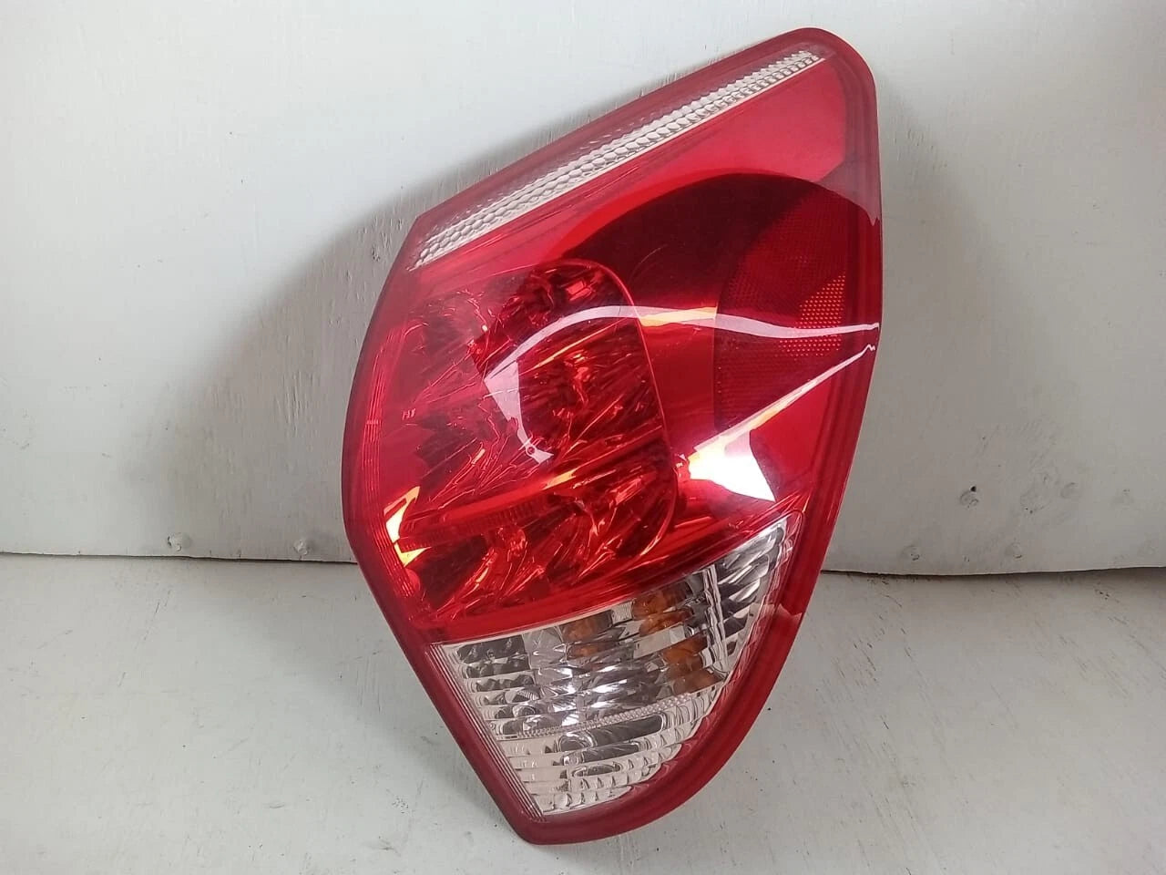 2006-2008 TOYOTA RAV4 TAIL LIGHT REAR LAMP RIGHT PASSENGER SIDE 81561-42100