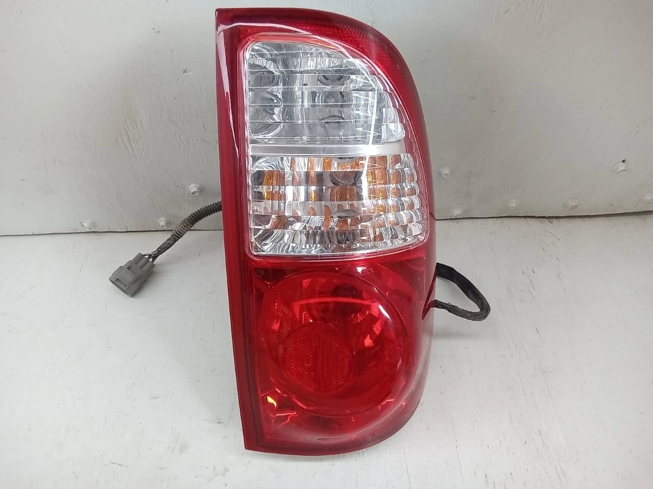 2005-2006 TOYOTA TUNDRA TAIL LIGHT REAR LAMP RIGHT PASSENGER SIDE ACCESS CAB 815500C060