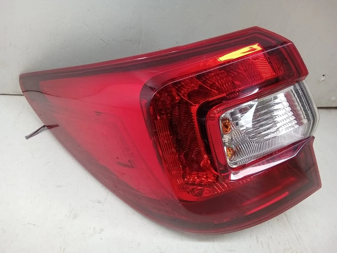 2015-2019 SUBARU OUTBACK WAGON TAIL LIGHT REAR LAMP LEFT DRIVER SIDE 84912AL06A