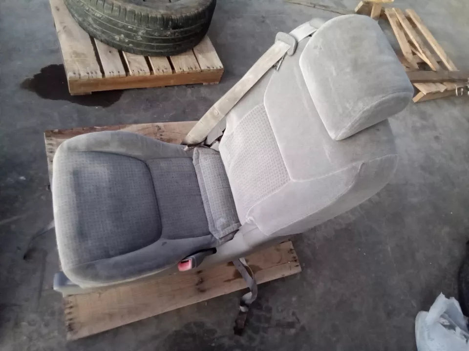 TOYOTA SIENNA REAR SECOND 2ND ROW MIDDLE JUMP SEAT