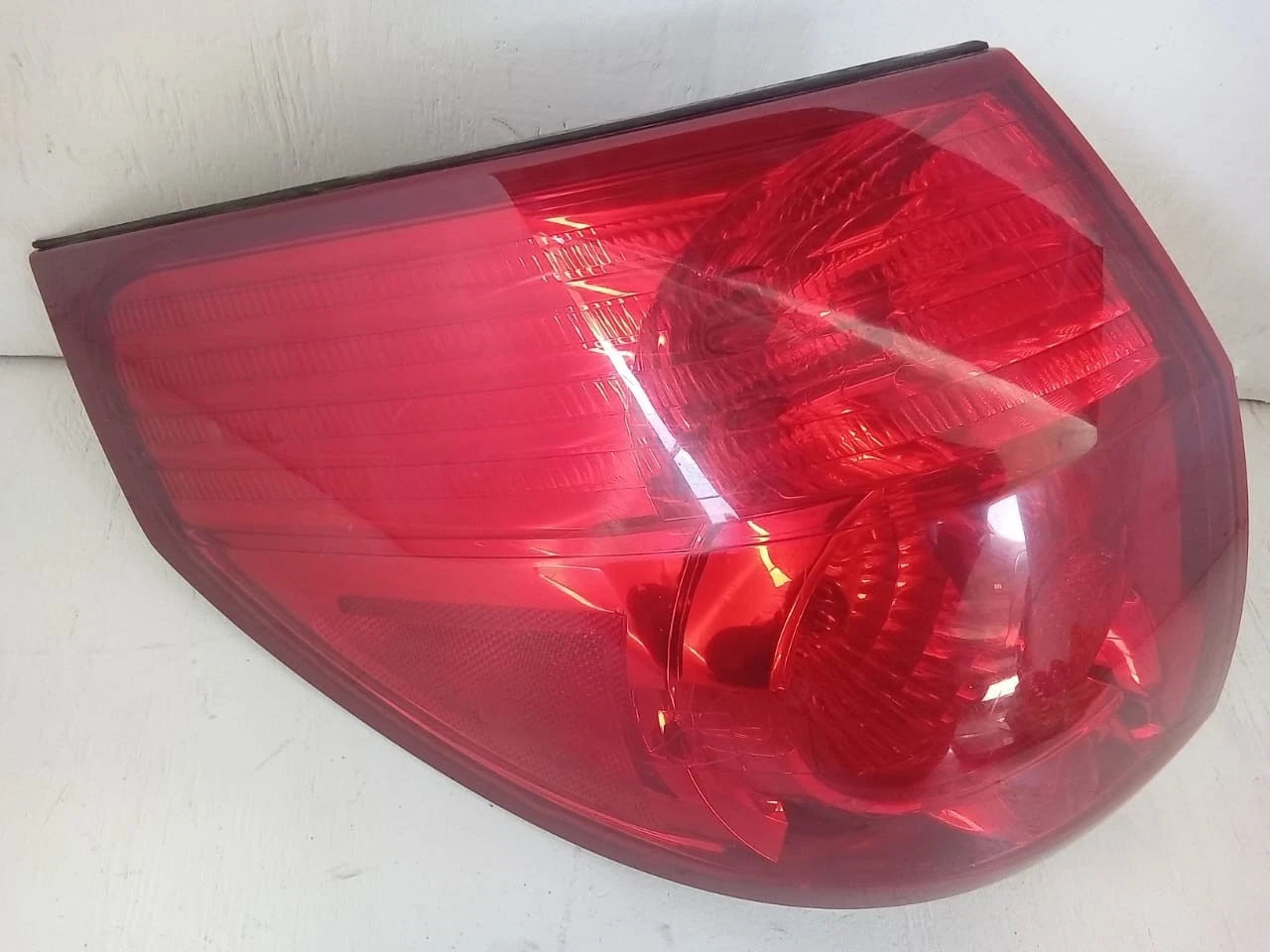 2006-2010 TOYOTA SIENNA TAIL LIGHT REAR LAMP LEFT DRIVER SIDE 81560AE020