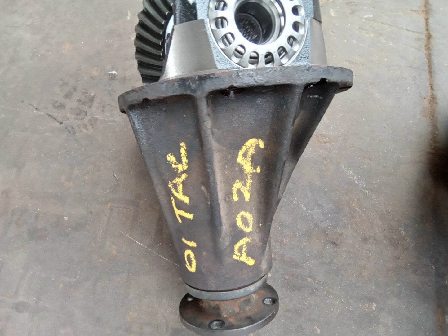 96 - 01 TOYOTA TACOMA REAR DIFFERENTIAL AXLE PUMPKIN 3RD THIRD MEMBER 3.58 41110-35260