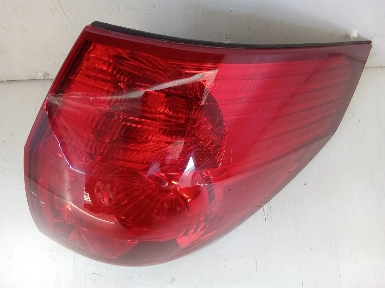 2006-2010 TOYOTA SIENNA TAIL LIGHT REAR LAMP RIGHT PASSENGER SIDE 81550AE020