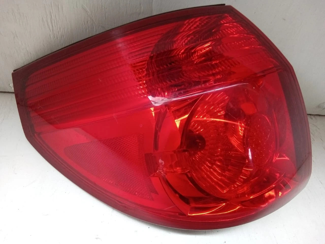 2006-2010 TOYOTA SIENNA TAIL LIGHT REAR LAMP LEFT DRIVER SIDE 81560AE020