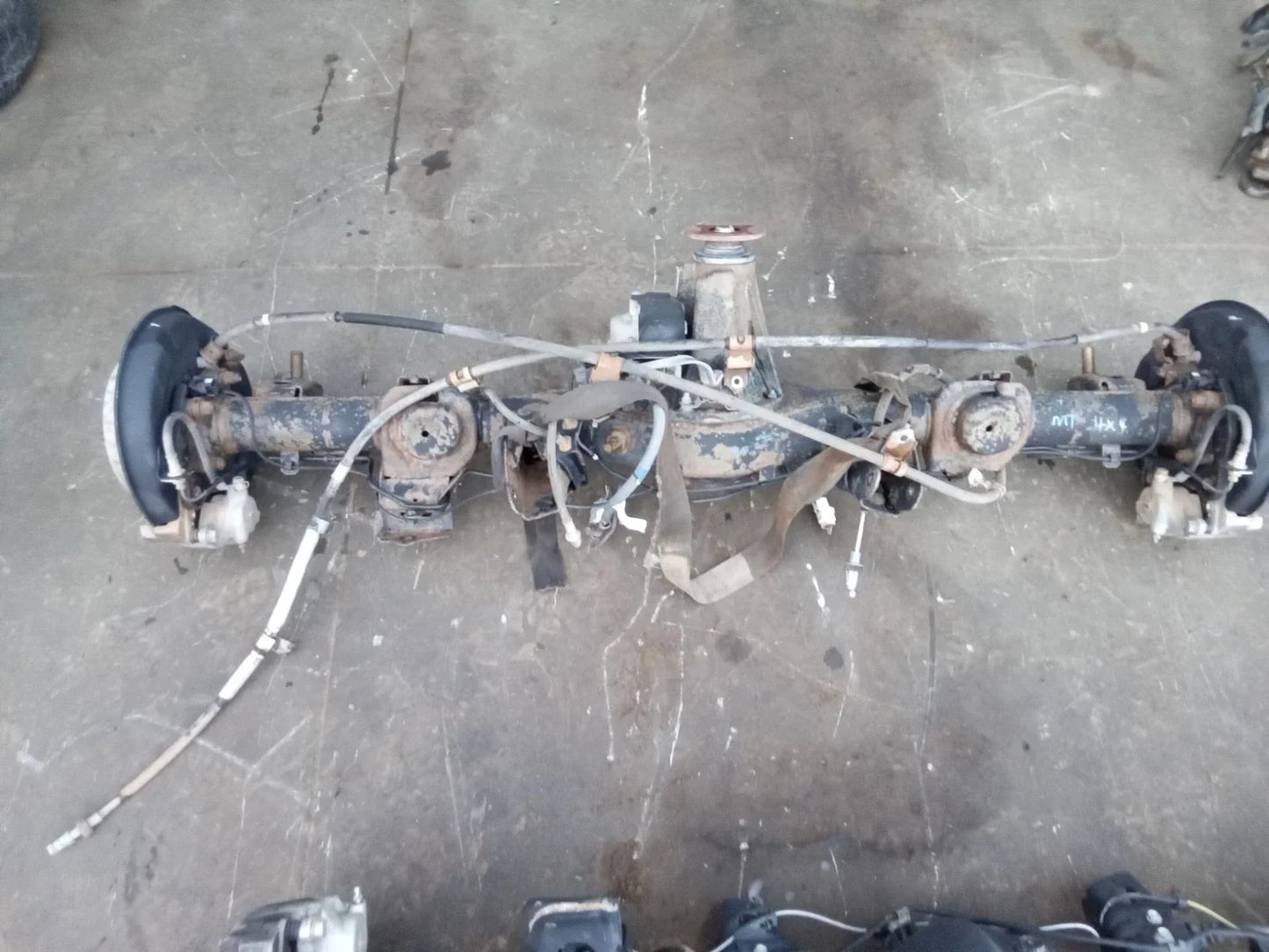 2007 2008 Toyota FJ Cruiser 4WD rear differential complete with locker and 3.909 gear ratio for manual transmission