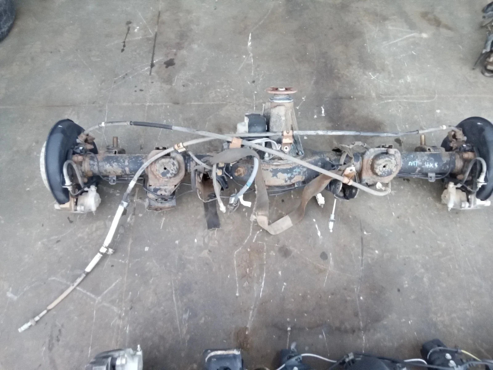 2007 2008 Toyota FJ Cruiser 4WD rear differential complete with locker and 3.909 gear ratio for manual transmission