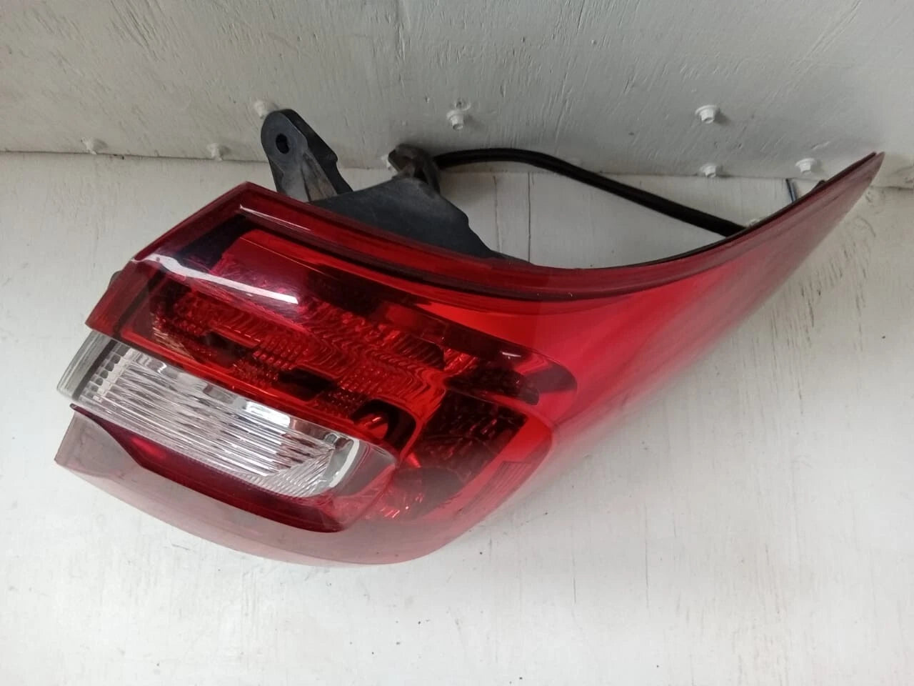 2015-2019 SUBARU OUTBACK WAGON TAIL LIGHT REAR LAMP RIGHT PASSENGER SIDE 84912AL05A