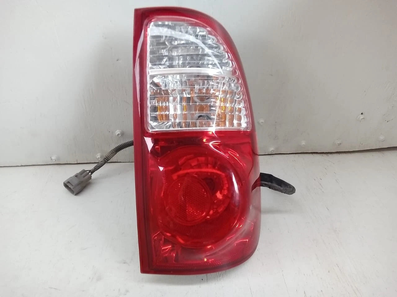 2005-2006 TOYOTA TUNDRA TAIL LIGHT REAR LAMP RIGHT PASSENGER SIDE ACCESS CAB 815500C060