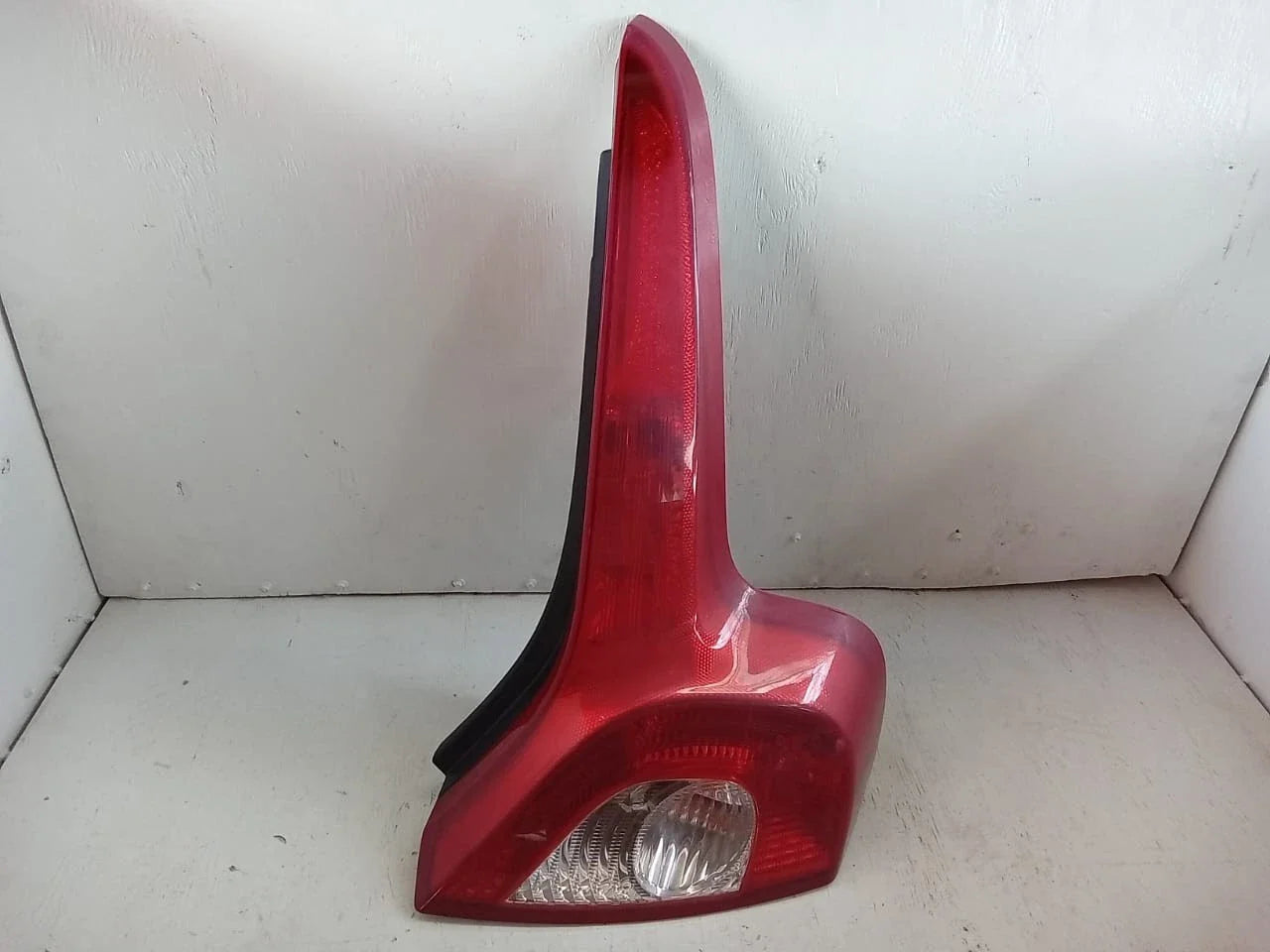 2007-2013 VOLVO C30 T5 right rear tail light assembly with red lens and black housing