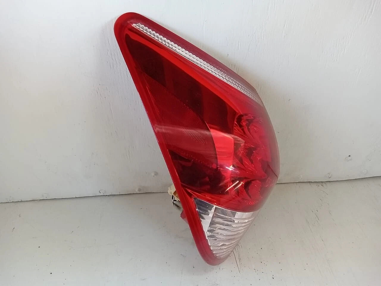 2006-2008 TOYOTA RAV4 TAIL LIGHT REAR LAMP LEFT DRIVER SIDE 81561-42100