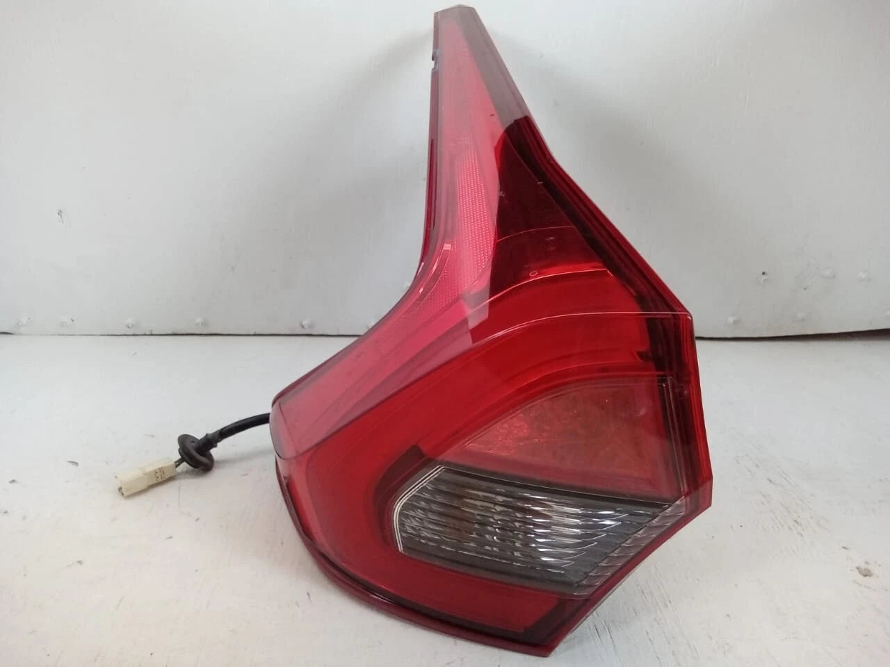 2018-2020 MITSUBISHI ECLIPSE CROSS TAIL LIGHT REAR LAMP LEFT DRIVER SIDE 8330B014