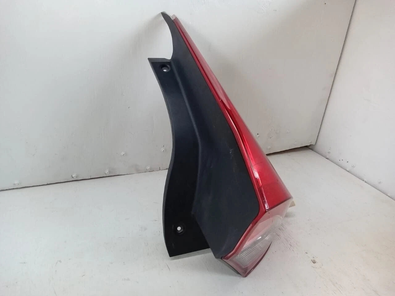 2018-2020 MITSUBISHI ECLIPSE CROSS TAIL LIGHT REAR LAMP RIGHT PASSENGER SIDE 8330B014
