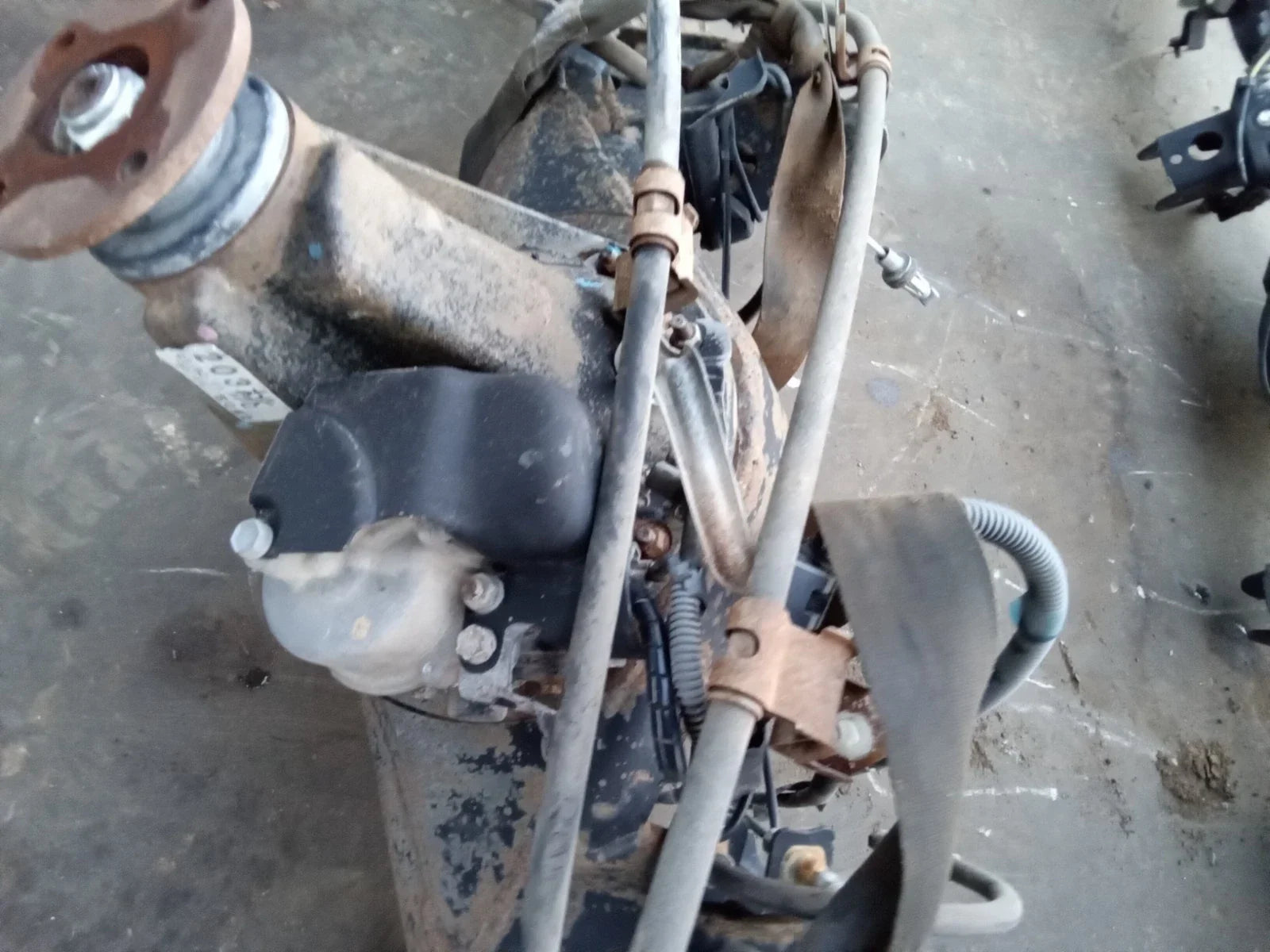 2007 2008 Toyota FJ Cruiser 4WD rear differential with locker and 3.909 gear ratio complete assembly