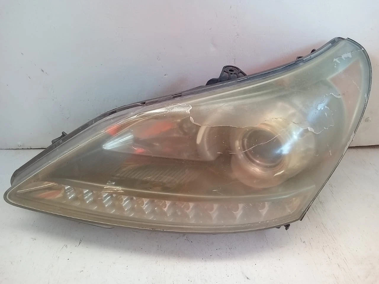 2011 - 2013 HYUNDAI EQUUS HEADLIGHT HEADLAMP LEFT DRIVER SIDE - 00040547 921013N030