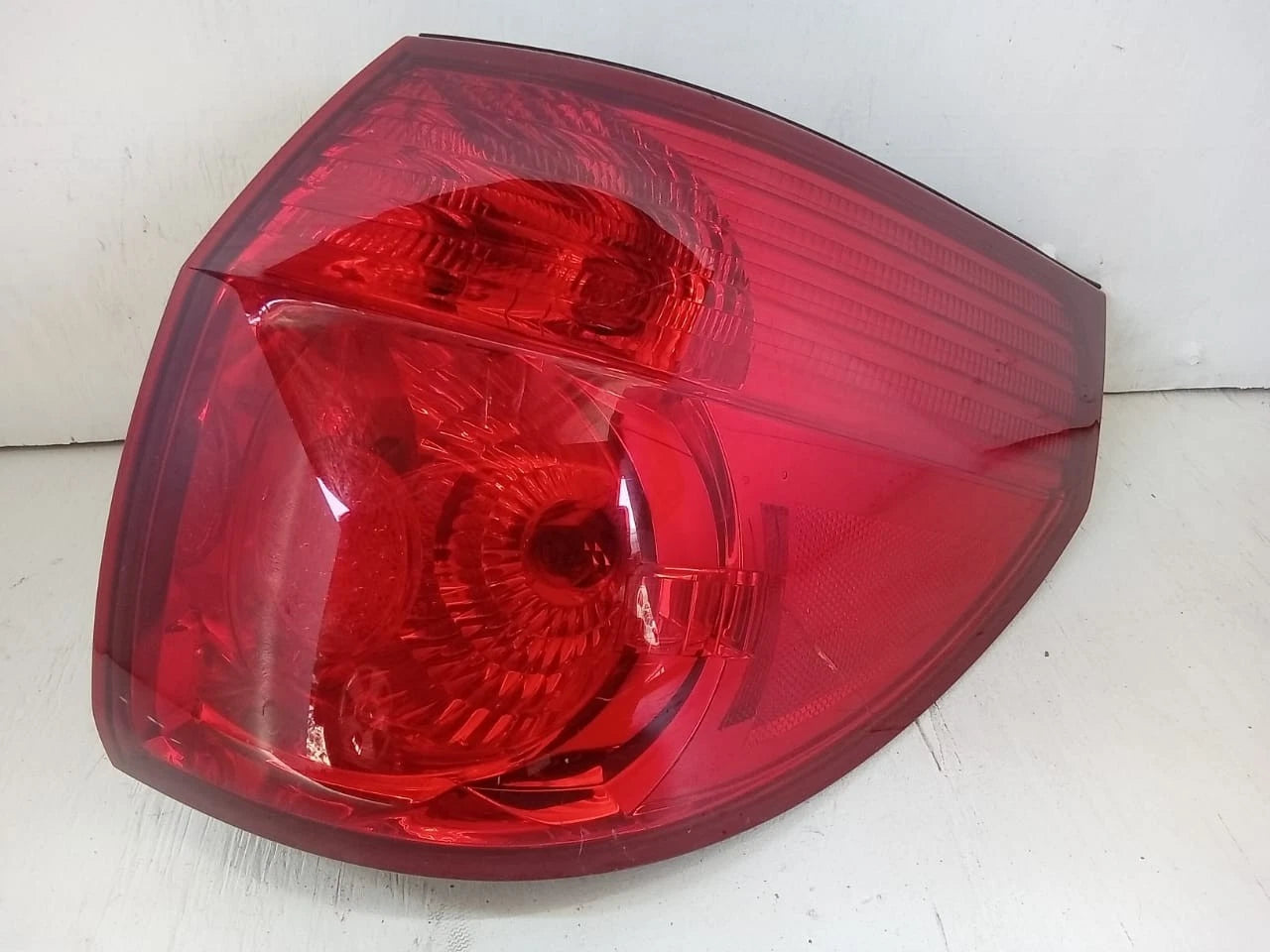 2006-2010 TOYOTA SIENNA TAIL LIGHT REAR LAMP RIGHT PASSENGER SIDE 81550AE020