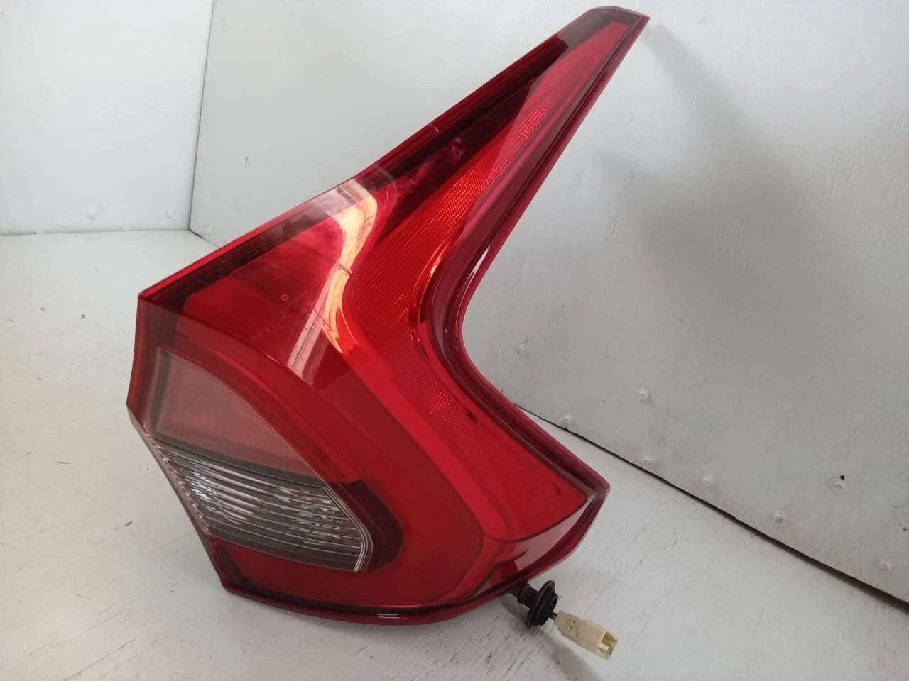 2018-2020 MITSUBISHI ECLIPSE CROSS TAIL LIGHT REAR LAMP RIGHT PASSENGER SIDE 8330B014