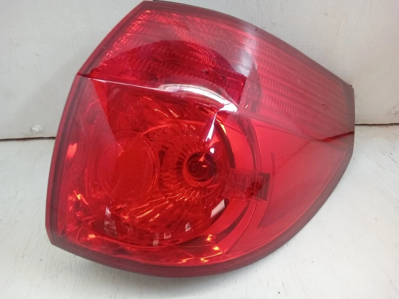 2006-2010 TOYOTA SIENNA TAIL LIGHT REAR LAMP RIGHT PASSENGER SIDE 81550AE020