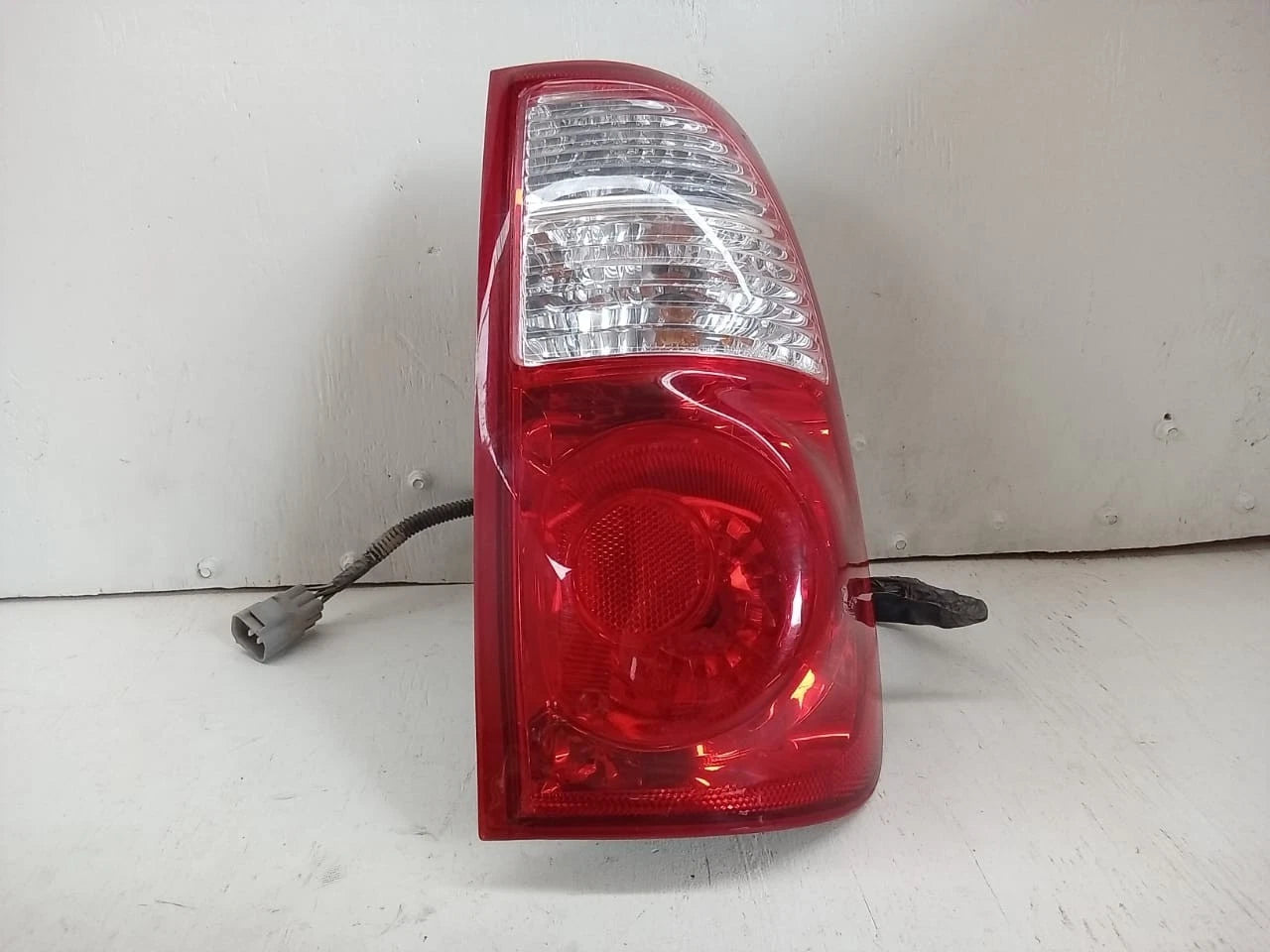 2005-2006 TOYOTA TUNDRA TAIL LIGHT REAR LAMP RIGHT PASSENGER SIDE ACCESS CAB 815500C060