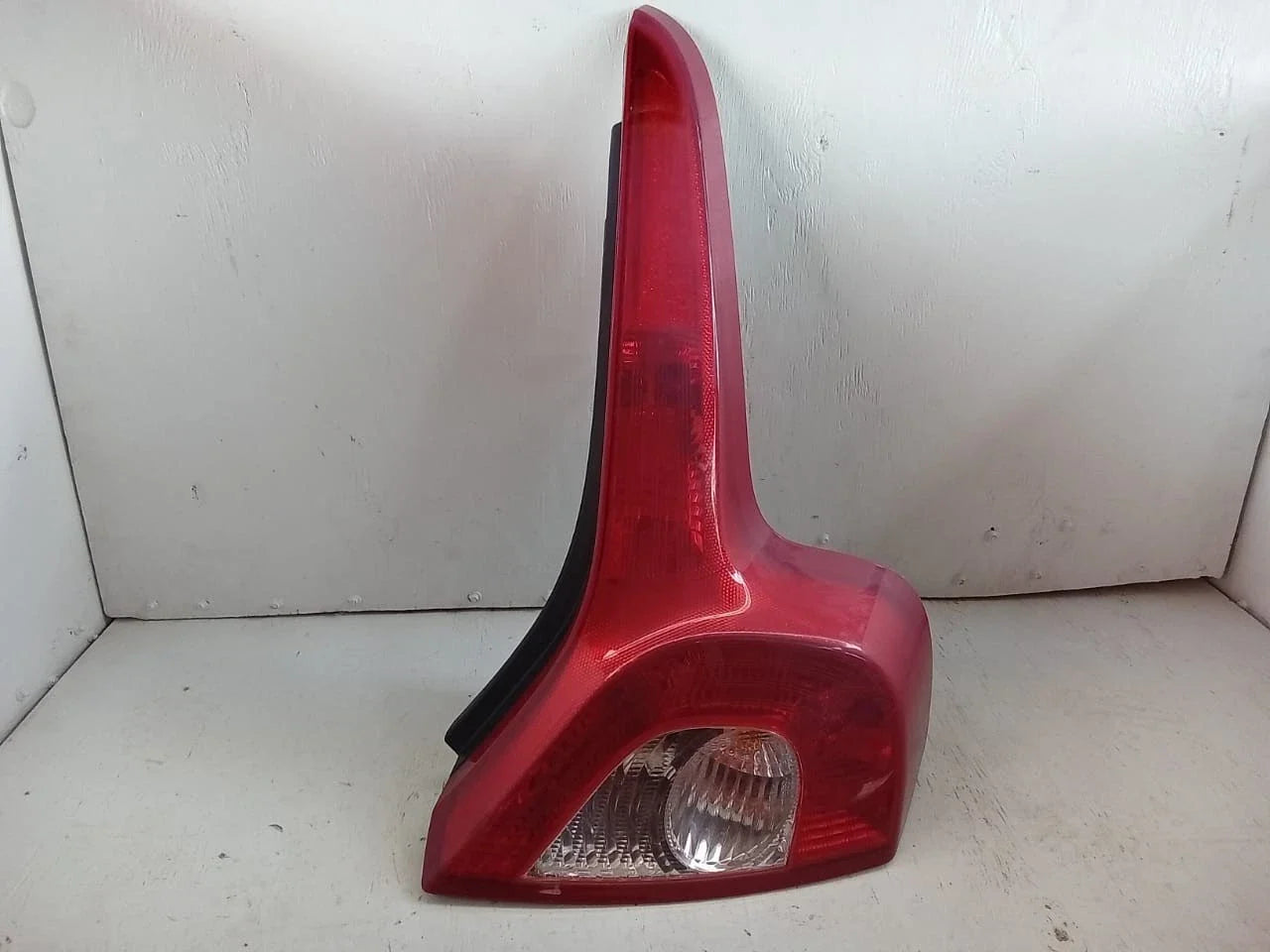 2007-2013 VOLVO C30 T5 right rear tail light assembly with red lens and black housing
