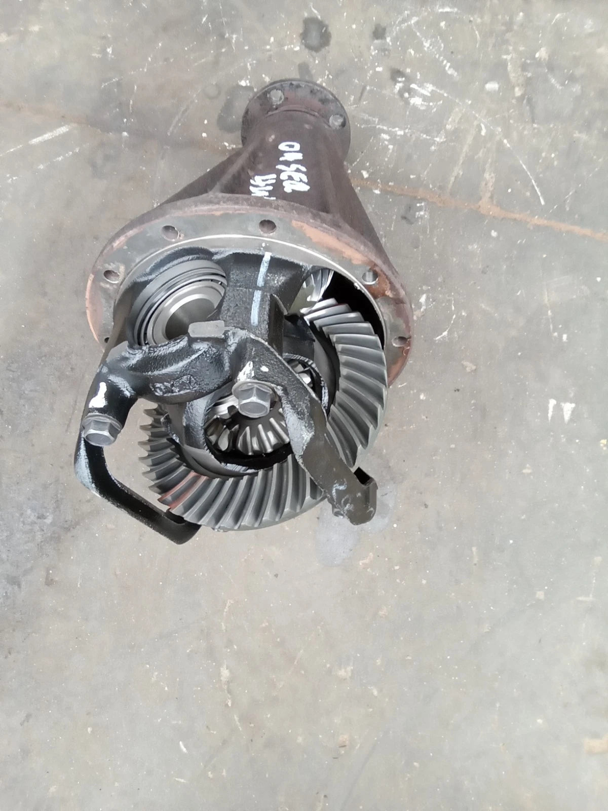 01 -07 TOYOTA SEQUOIA V8 4.7L 4WD REAR DIFFERENTIAL CARRIER 3RD MEMBER 41110-35751