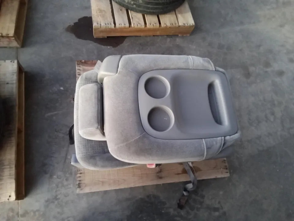 TOYOTA SIENNA REAR SECOND 2ND ROW MIDDLE JUMP SEAT