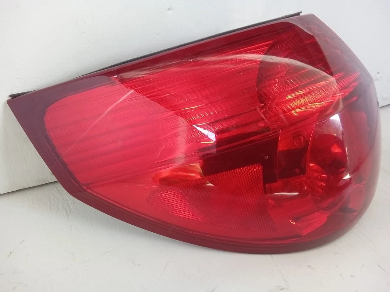 2006-2010 TOYOTA SIENNA TAIL LIGHT REAR LAMP LEFT DRIVER SIDE 81560AE020
