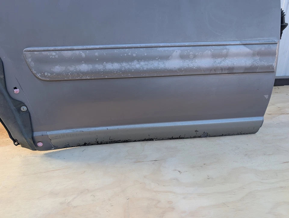 2001-2007 TOYOTA SEQUOIA RIGHT REAR DOOR ASSY SILVER COLOR - OEM