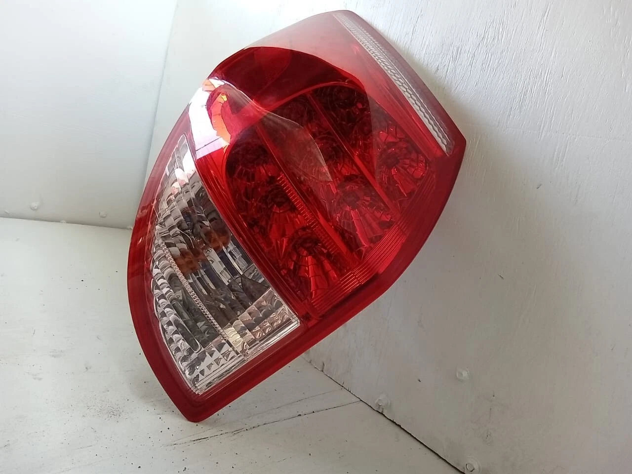 2006-2008 TOYOTA RAV4 TAIL LIGHT REAR LAMP LEFT DRIVER SIDE 81561-42100