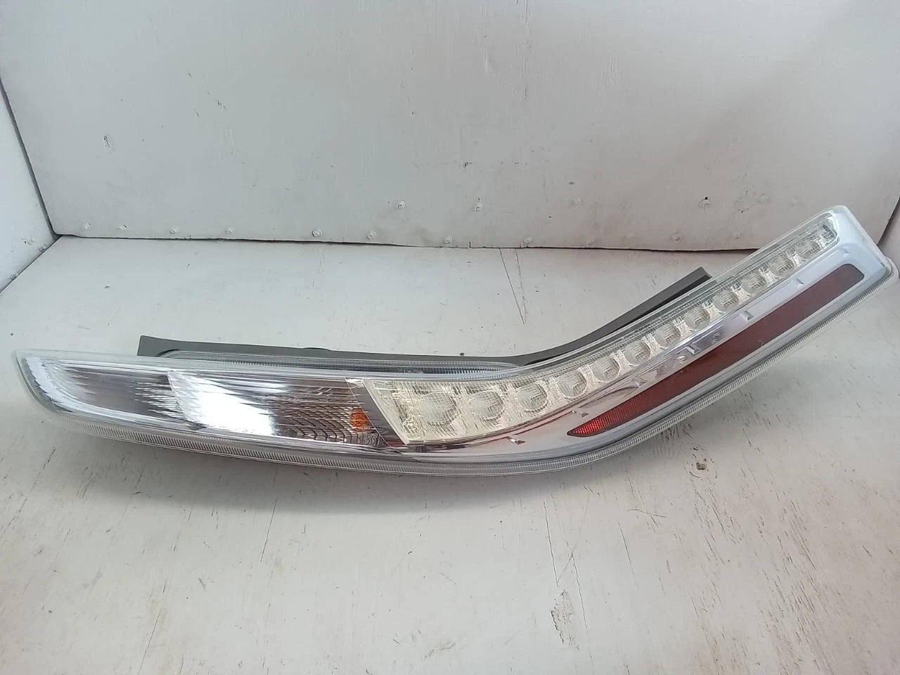 2013-2014 NISSAN LEAF REAR LAMP RIGHT PASSENGER SIDE 26550-3NA3A