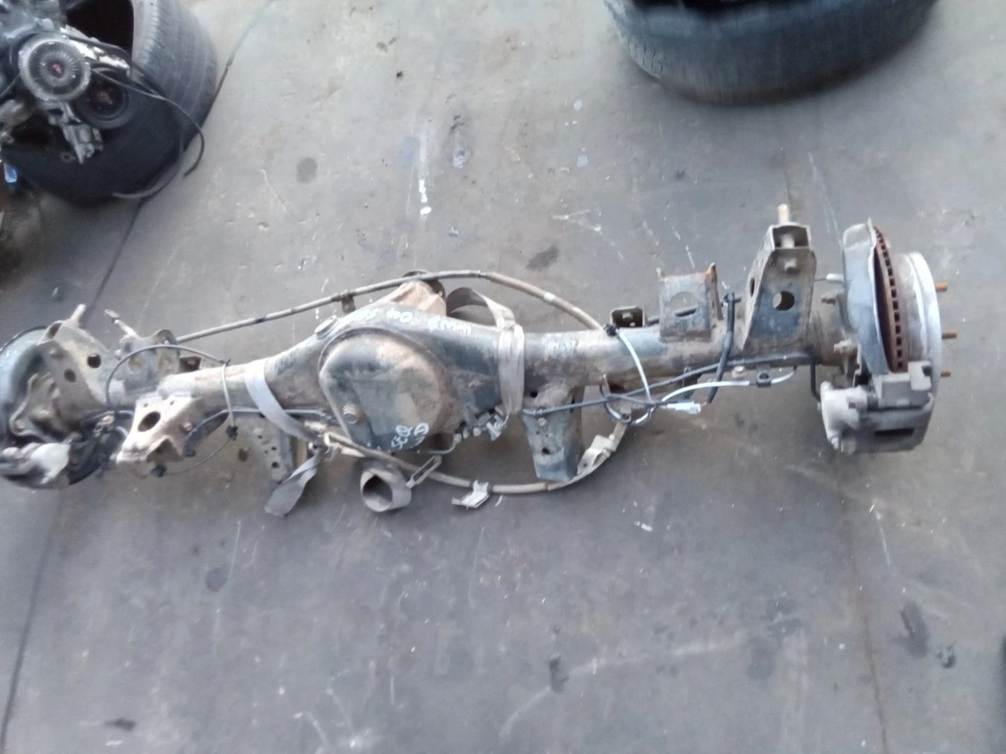 01 02 03 04 TOYOTA SEQUOIA REAR END DIFFERENTIAL AXLE CARRIER A/TM A01A 4WD 4X4