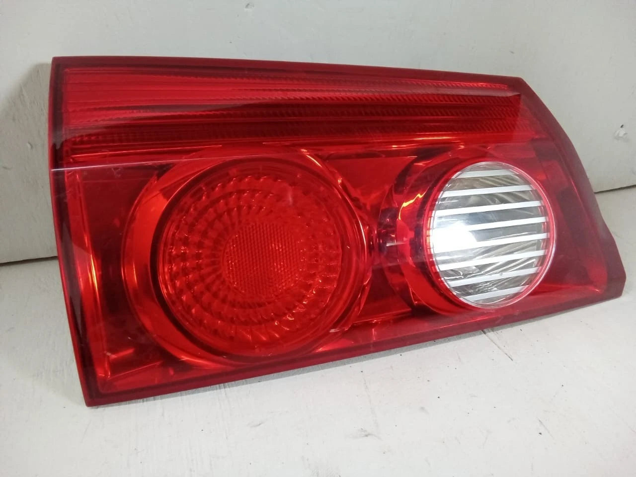2006 - 2010 TOYOTA SIENNA LID TAIL LIGHT REAR LAMP LEFT DRIVER SIDE 81680-AE020