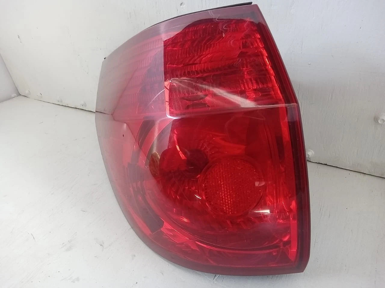 2006-2010 TOYOTA SIENNA TAIL LIGHT REAR LAMP LEFT DRIVER SIDE 81560AE020