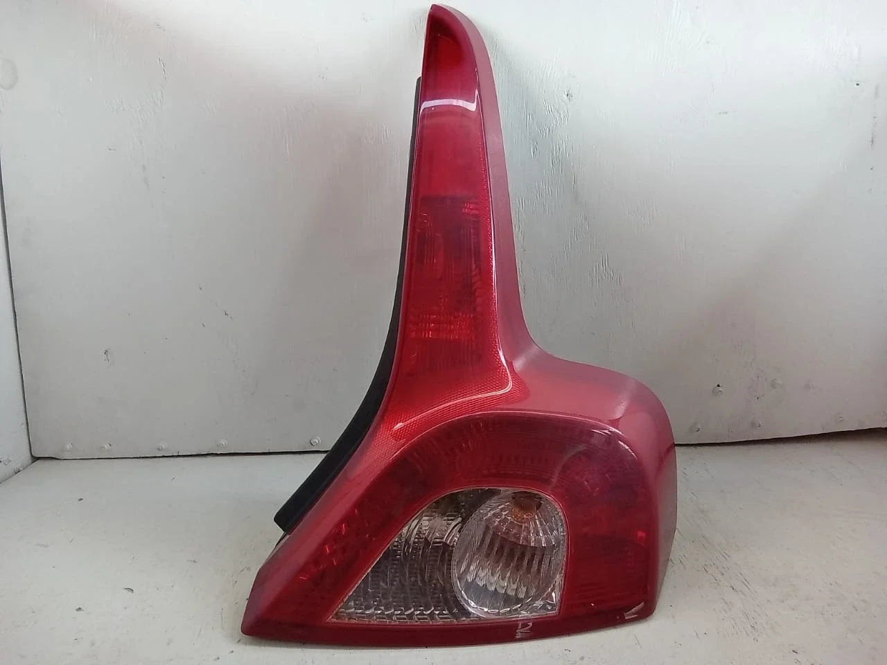2007-2013 VOLVO C30 T5 right rear tail light assembly with red lens and black housing