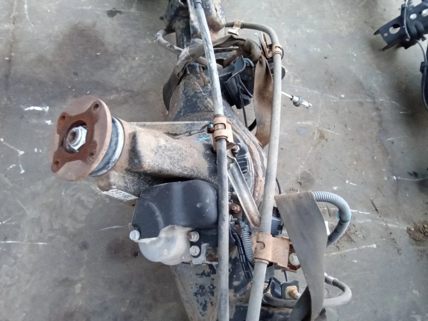 2007 2008 Toyota FJ Cruiser 4WD rear differential assembly with locker and 3.909 gear ratio.