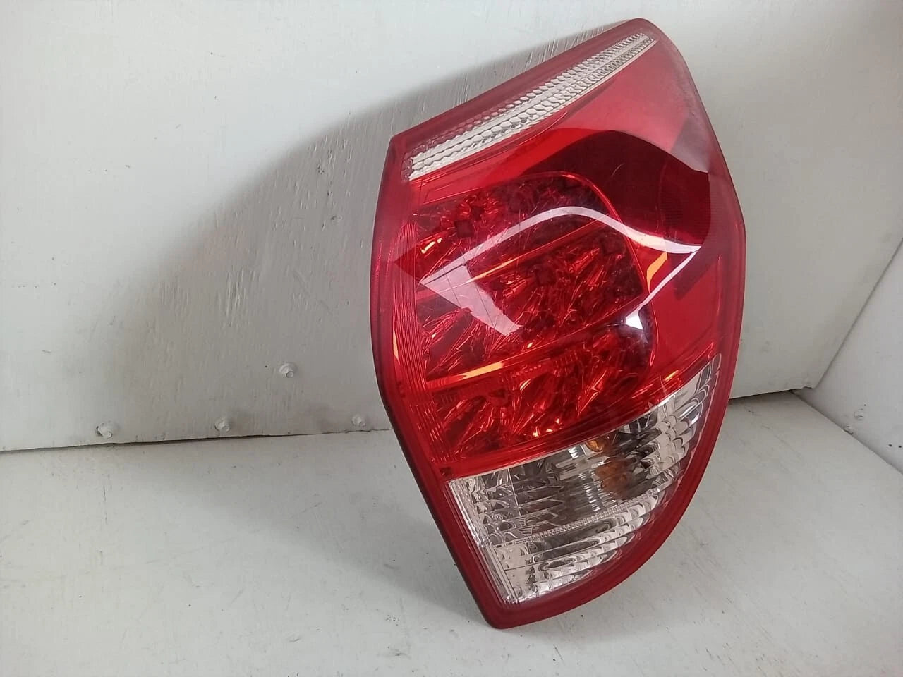 2006-2008 TOYOTA RAV4 TAIL LIGHT REAR LAMP RIGHT PASSENGER SIDE 81561-42100