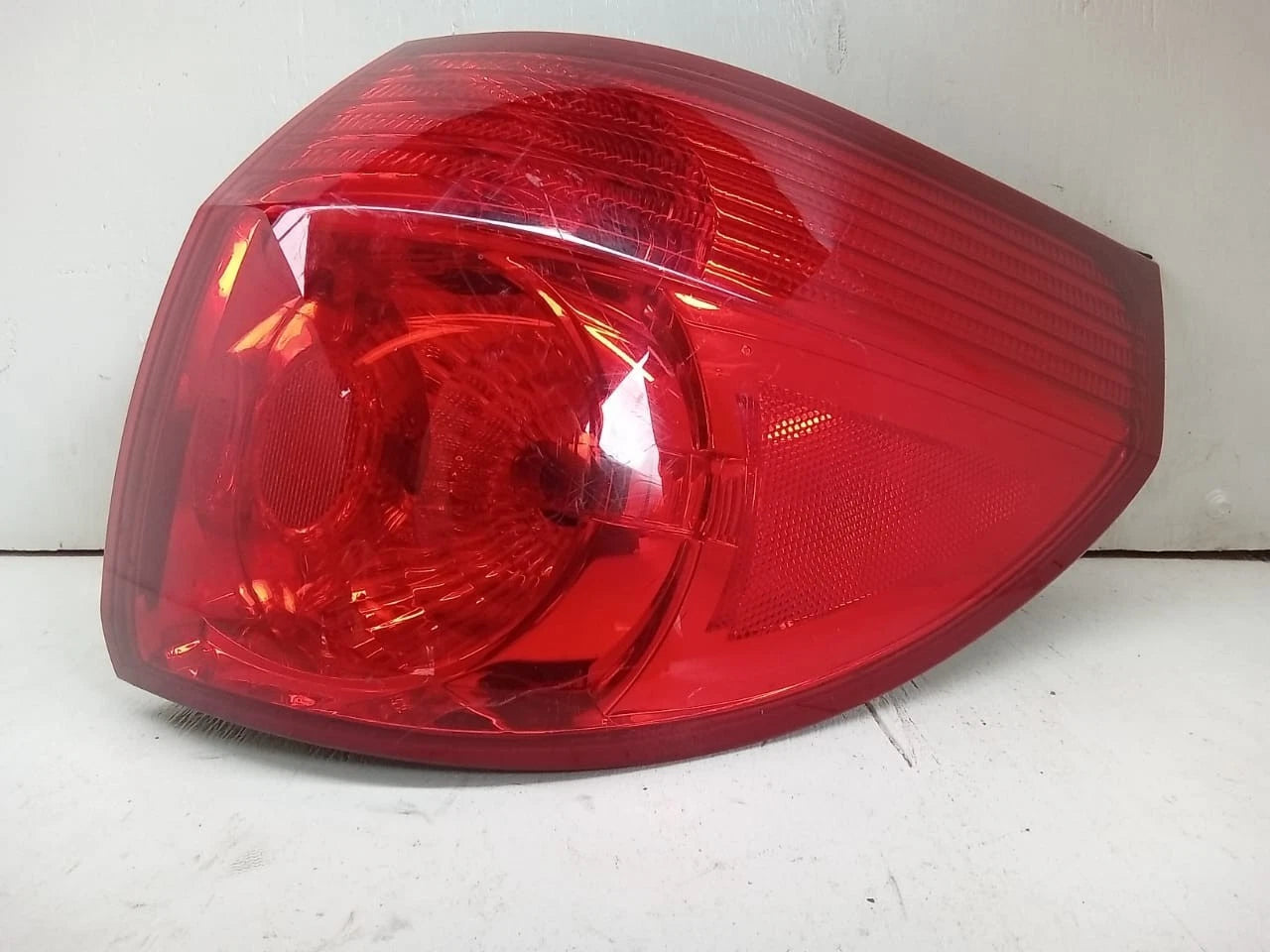 2006-2010 TOYOTA SIENNA TAIL LIGHT REAR LAMP RIGHT PASSENGER SIDE 81550AE020