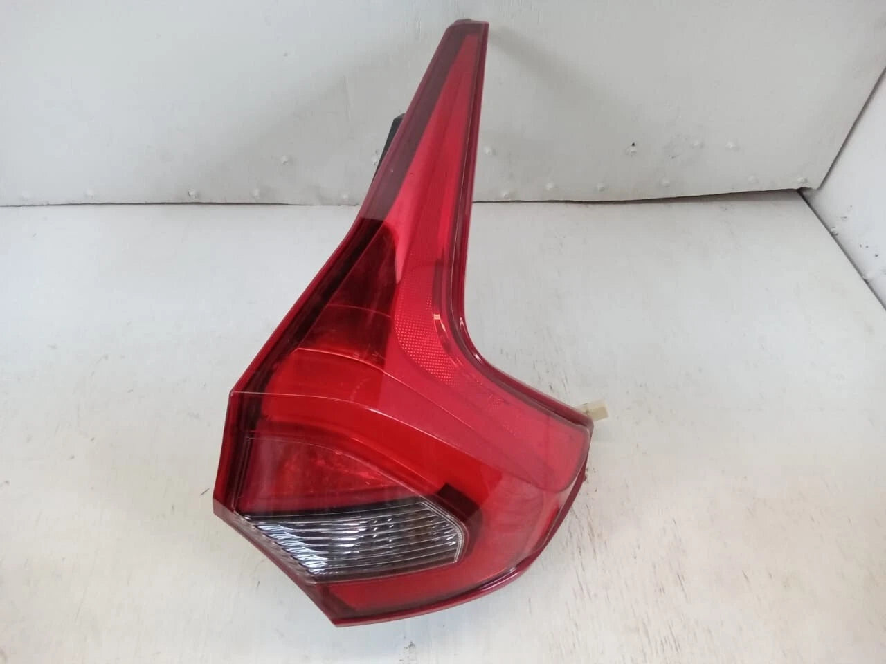 2018-2020 MITSUBISHI ECLIPSE CROSS TAIL LIGHT REAR LAMP RIGHT PASSENGER SIDE 8330B014