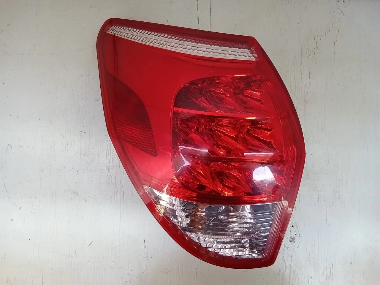 2006-2008 TOYOTA RAV4 TAIL LIGHT REAR LAMP LEFT DRIVER SIDE 81561-42100