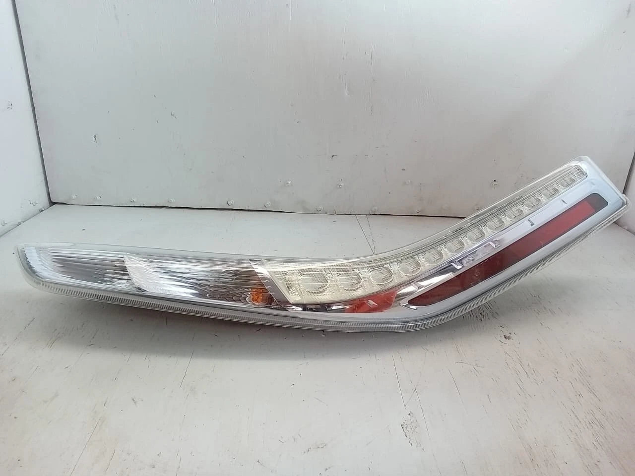 2013-2014 NISSAN LEAF REAR LAMP RIGHT PASSENGER SIDE 26550-3NA3A