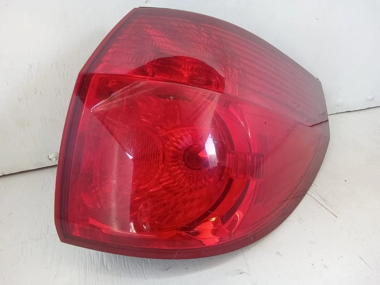 2006-2010 TOYOTA SIENNA TAIL LIGHT REAR LAMP RIGHT PASSENGER SIDE 81550AE020