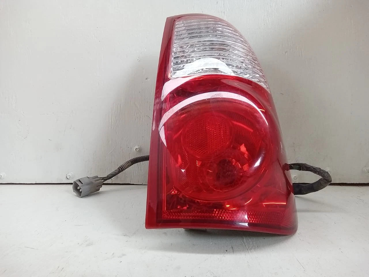 2005-2006 TOYOTA TUNDRA TAIL LIGHT REAR LAMP RIGHT PASSENGER SIDE ACCESS CAB 815500C060