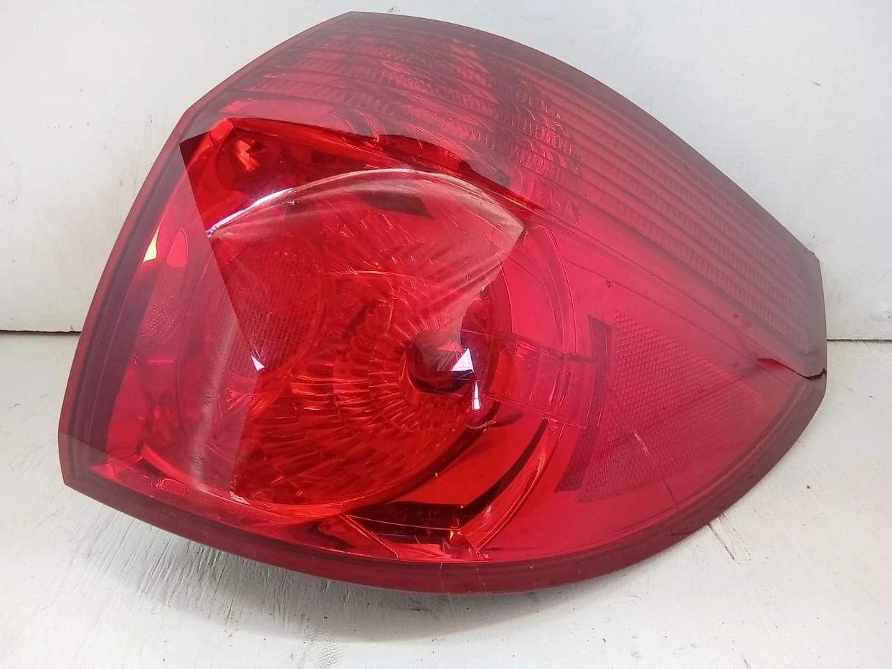 2006-2010 TOYOTA SIENNA TAIL LIGHT REAR LAMP RIGHT PASSENGER SIDE 81550AE020