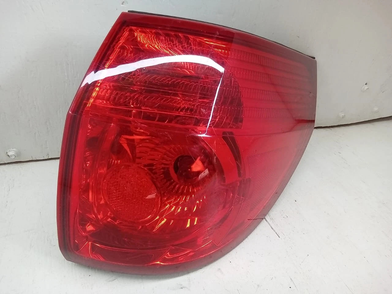 2006-2010 TOYOTA SIENNA TAIL LIGHT REAR LAMP RIGHT PASSENGER SIDE 81550AE020