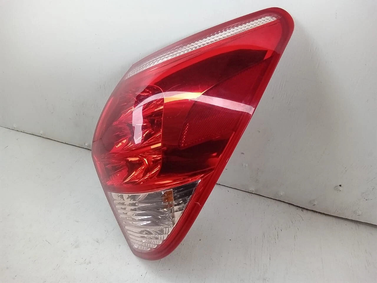 2006-2008 TOYOTA RAV4 TAIL LIGHT REAR LAMP RIGHT PASSENGER SIDE 81561-42100