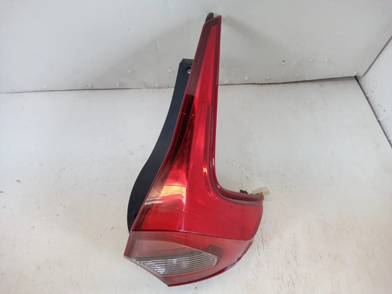 2018-2020 MITSUBISHI ECLIPSE CROSS TAIL LIGHT REAR LAMP RIGHT PASSENGER SIDE 8330B014